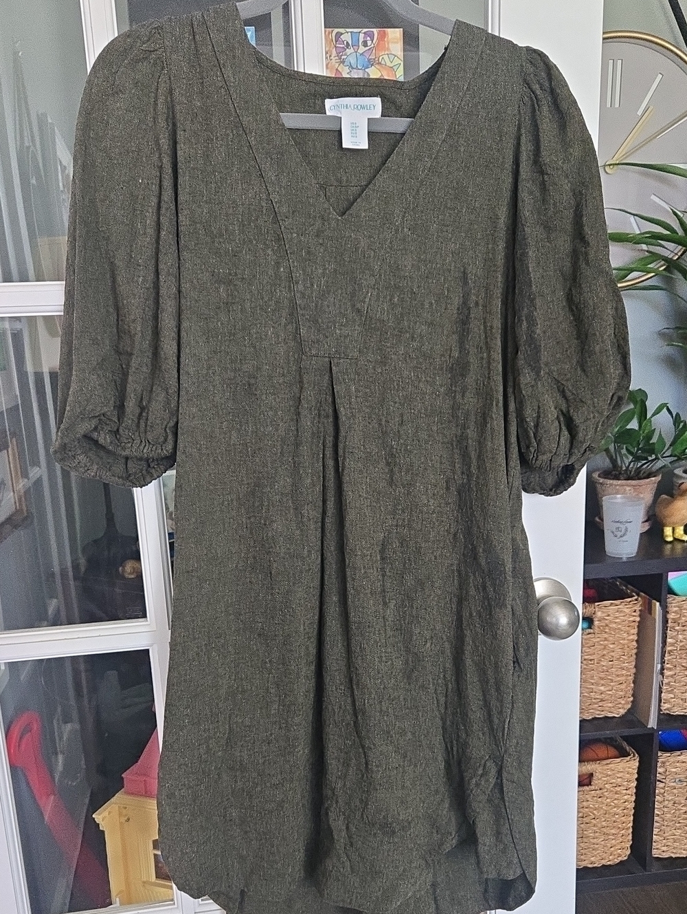 Cynthia Rowley Olive Green Dress with V-Neck and Puff Sleeves. Side Pockets⁸